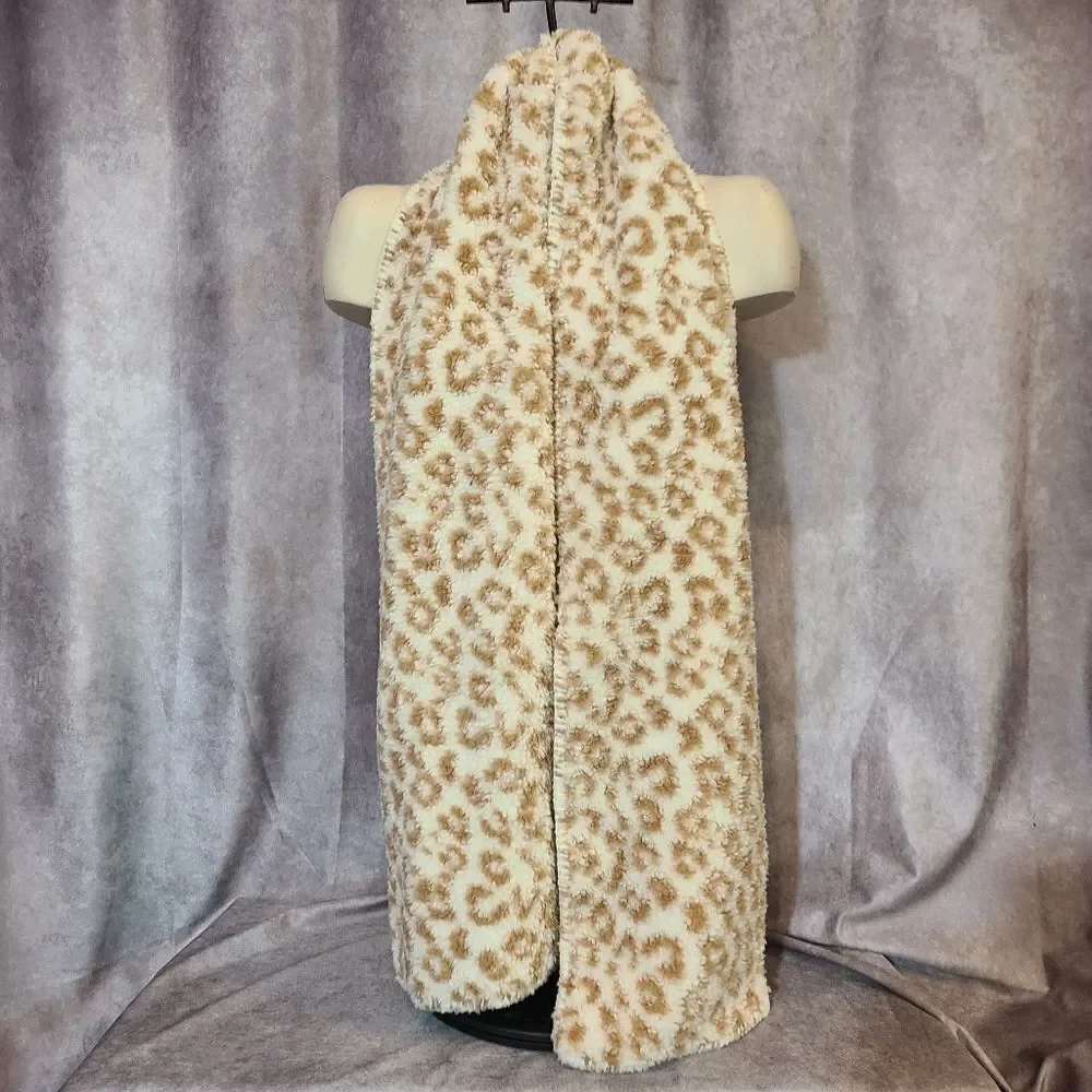 ‎Jenni Animal Print Fuzzy Scarf